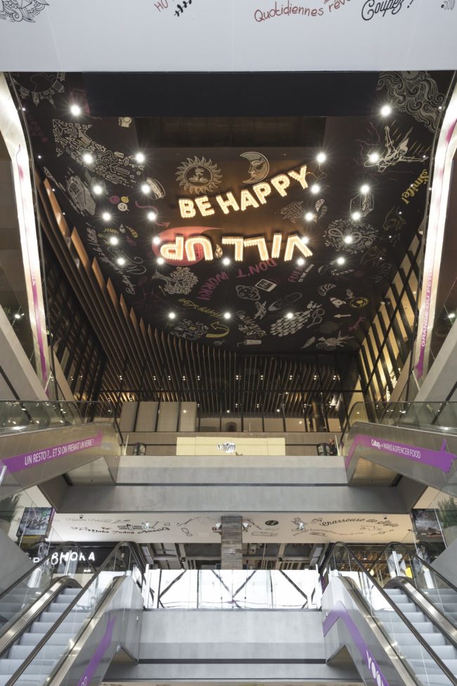 plafond imprimé acoustique noir avec motif dessin