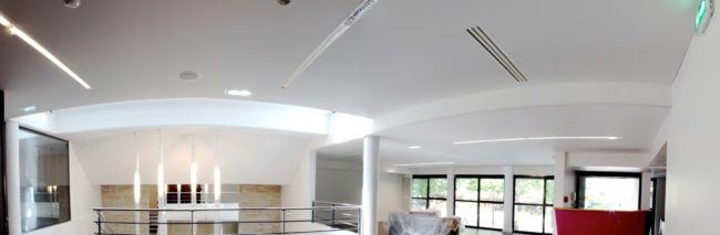 plafonds acoustiques blancs
