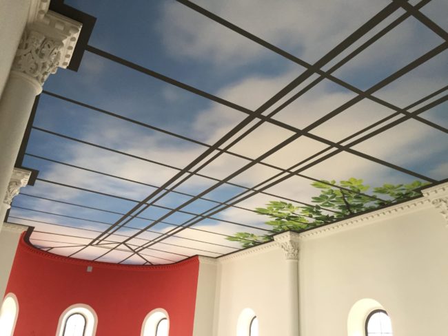 toile imprimée au plafond