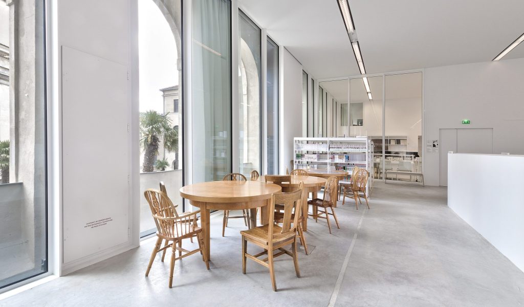 plafond blanc acoustique