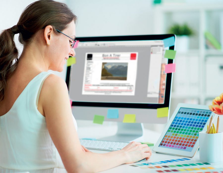 Photo du studio graphique Photo d'une dame travaillant sur ordinateur